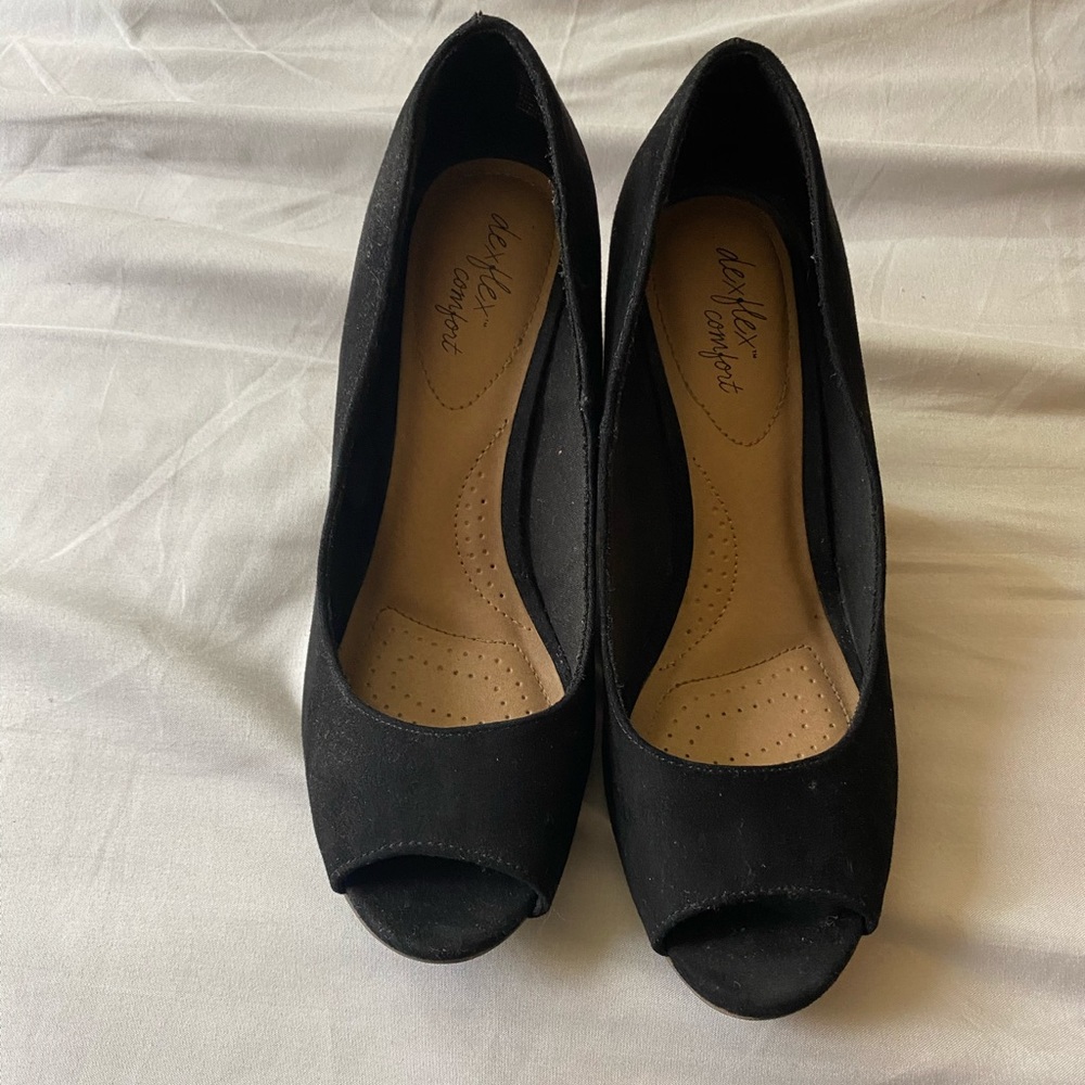 Black wedges